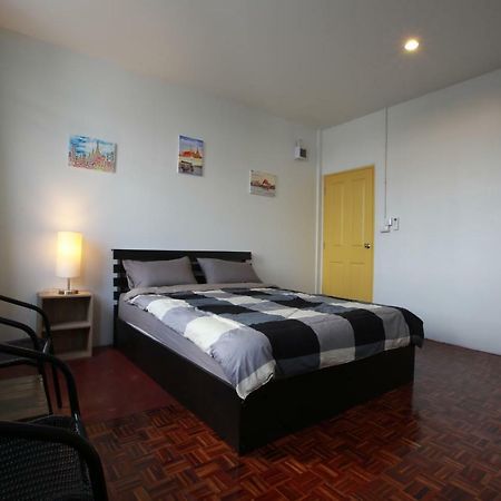 Zee Thai Hostel Bangkok Exterior photo